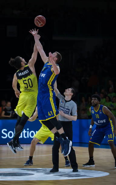 根据此前与 根据此前与